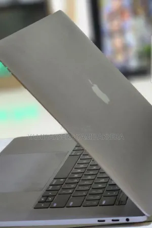 New Laptop Apple MacBook Pro 2017 16GB Intel Core I7 SSD 512GB