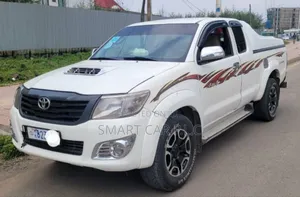 Photo - Toyota Hilux 2013 White