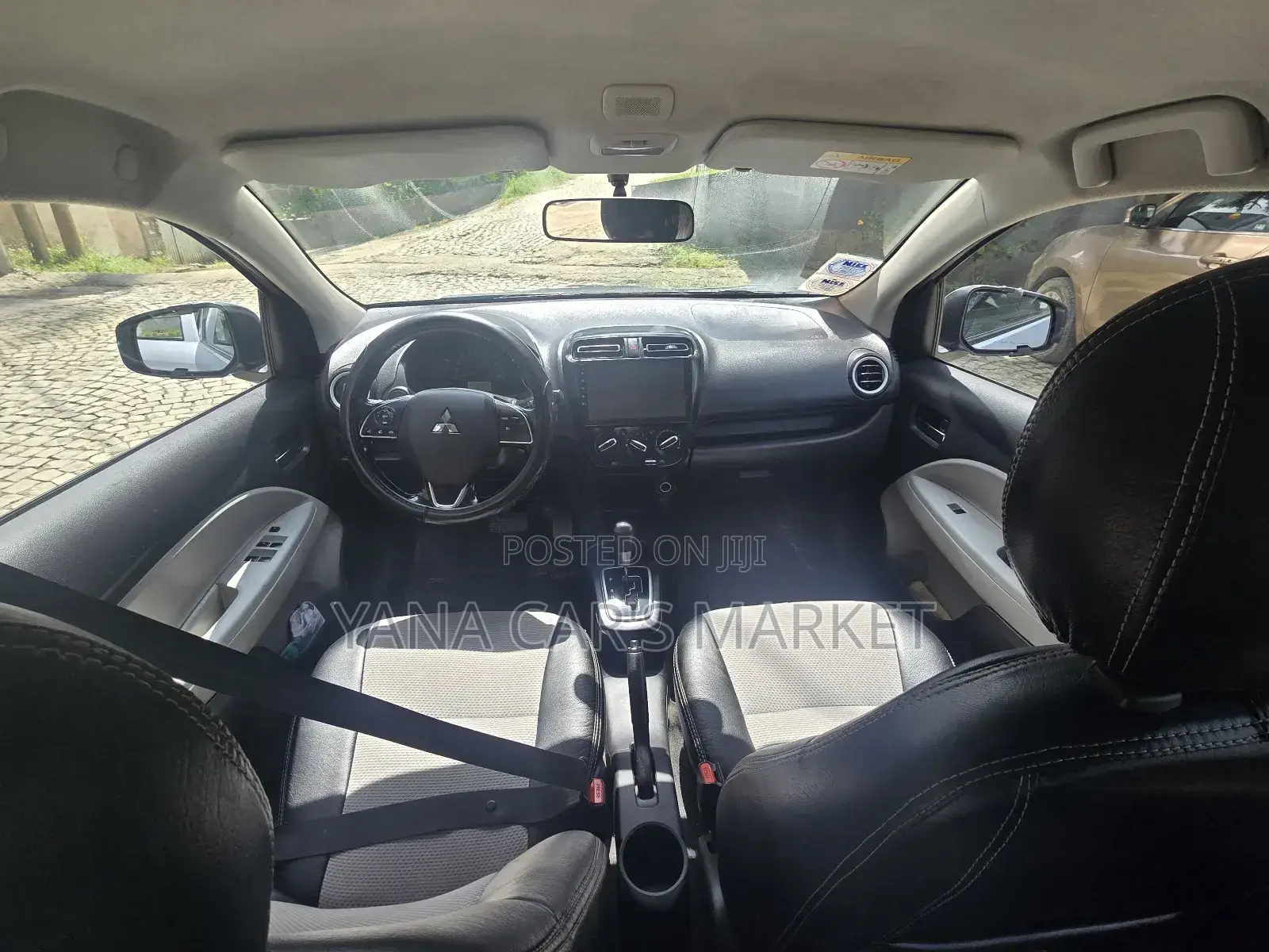 Mitsubishi Attrage 2021 Silver