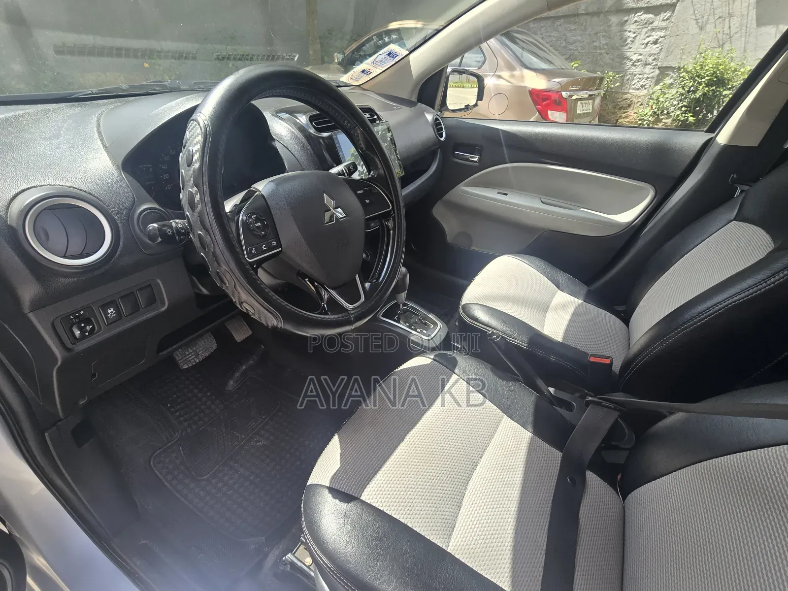 Mitsubishi Attrage 2021 Silver