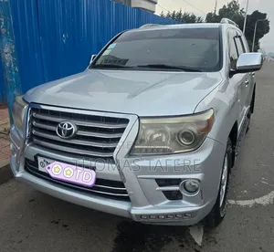 Photo - Toyota Land Cruiser 2011 Silver