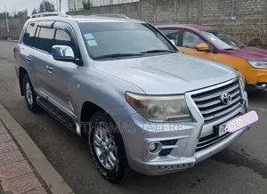 Toyota Land Cruiser 2011 Silver