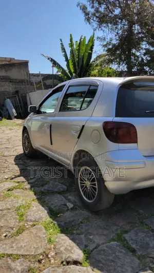 Toyota Vitz 2002 Silver