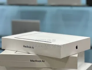 Photo - New Laptop Apple MacBook Air 2022 M2 16GB Apple M2 SSD 256GB