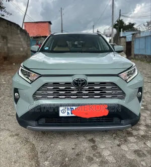 Photo - Toyota RAV4 2021 Green