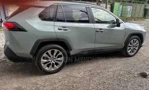 Toyota RAV4 2021 Green