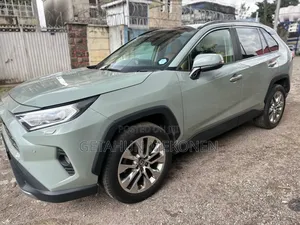 Toyota RAV4 2021 Green