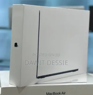 Photo - New Laptop Apple MacBook Air 2022 M2 16GB Apple M2 SSD 256GB