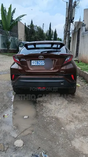 Toyota C-HR 2017 Pink