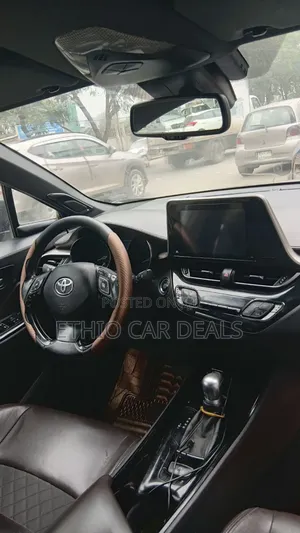 Toyota C-HR 2017 Pink