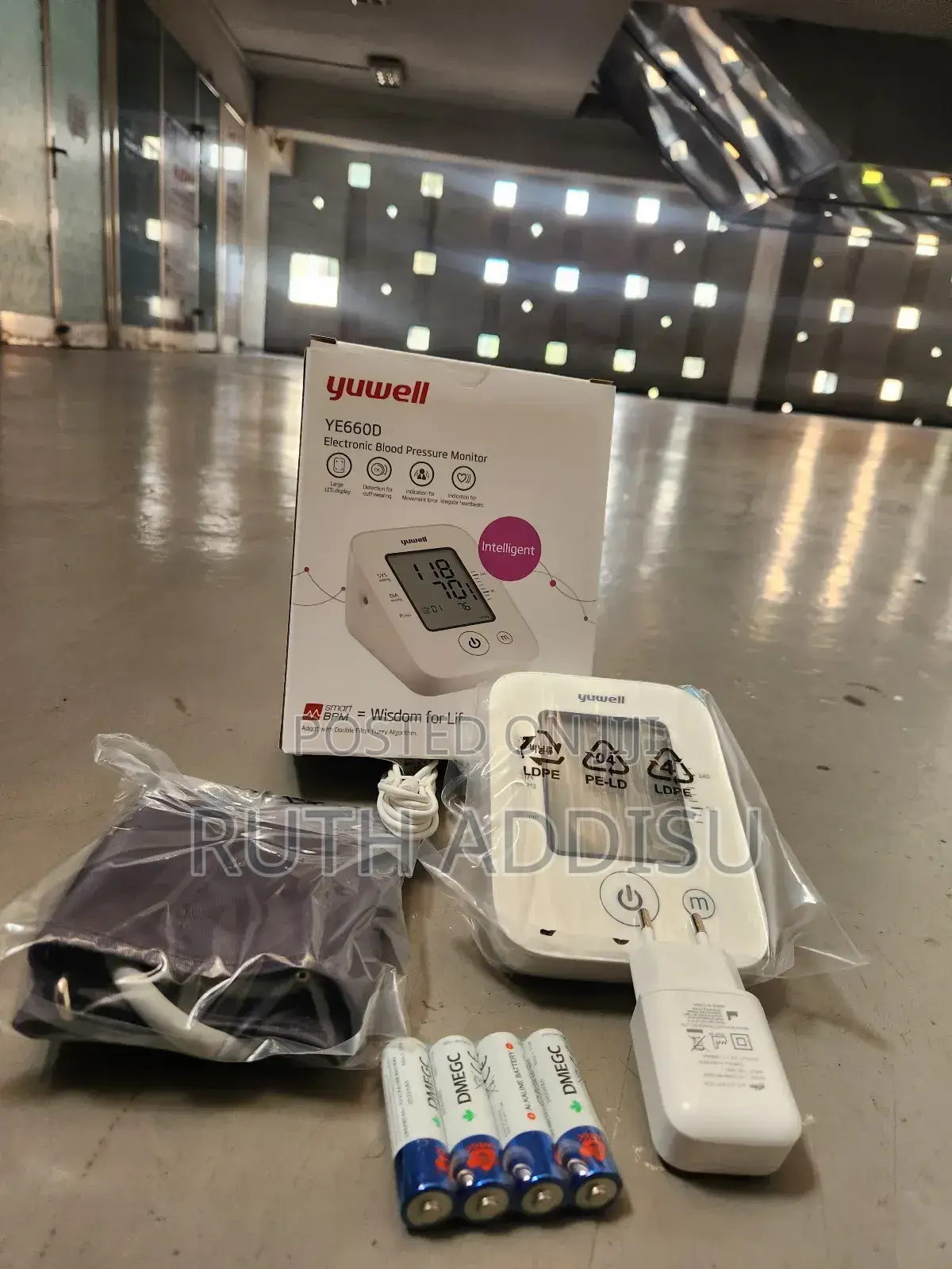 Yuwell Digital Blood Pressure Monitor癈了brand New Blood Pressuer Monito