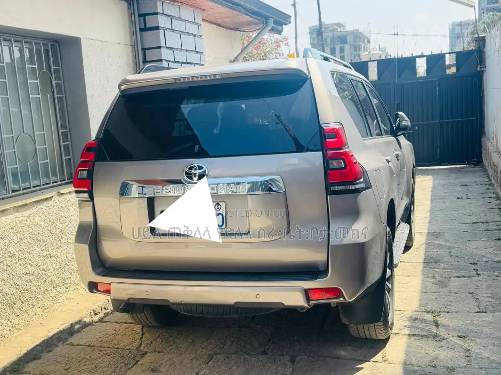 Toyota Land Cruiser Prado 2023 Gold