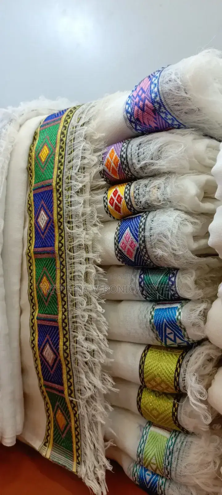 ቬሮኒካ ነጠላ [በኩታ፣ በነጠላ]