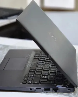 New Laptop Dell XPS 15 8GB Intel Core I5 SSD 256GB