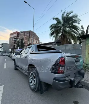 Toyota Hilux 2020 Silver