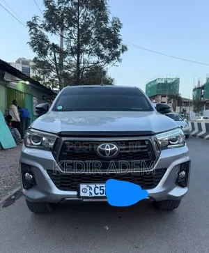 Toyota Hilux 2020 Silver