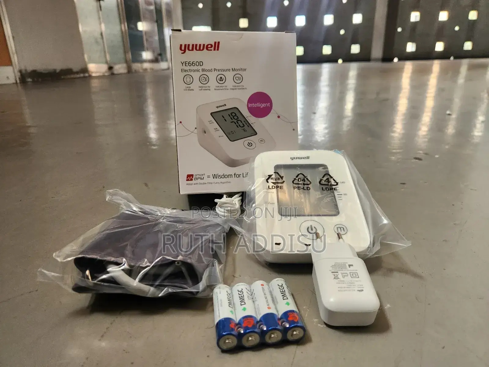 Yuwe Blood Pressuer Monitor麵條model Ye660d Digital Bp Monitor New