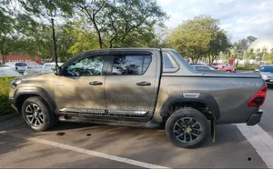 New Toyota Hilux 2022 Gray