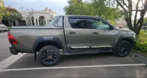 New Toyota Hilux 2022 Gray