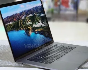 New Laptop Apple MacBook Pro 2017 16GB Intel Core I7 SSD 512GB