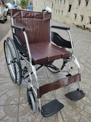 Commode Wheelchair - Foldableة炸category: Wheelchairs亞፯wheelchair