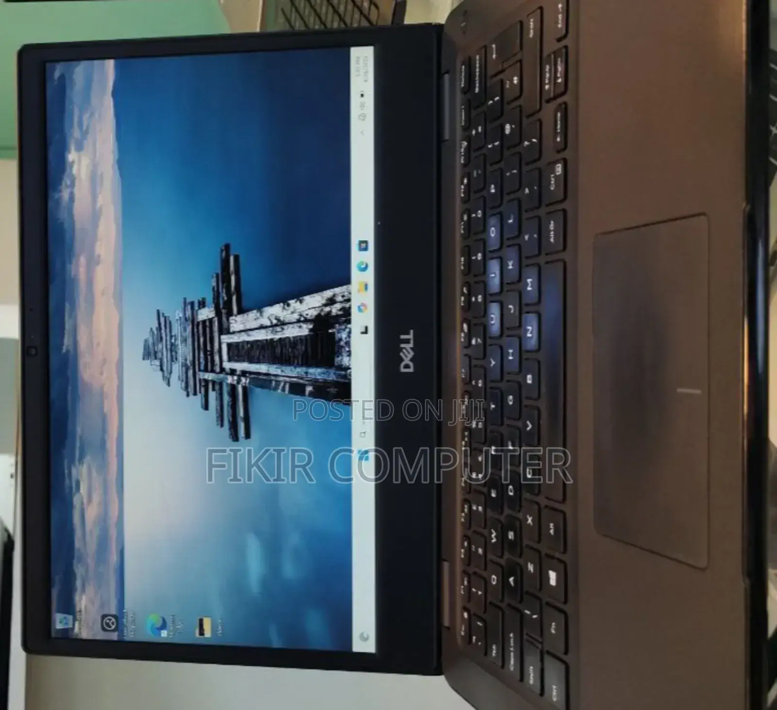 New Laptop Dell Latitude 5310 4GB Intel Core I3 SSD 128GB