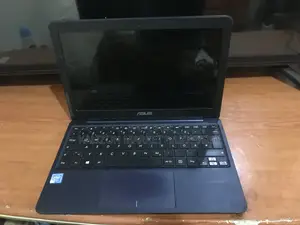 Laptop Asus EeeBook X205TA 2GB Intel Atom eMMC 32GB