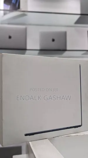 New Laptop Apple MacBook Air 2022 M2 16GB Apple M2 SSD 256GB