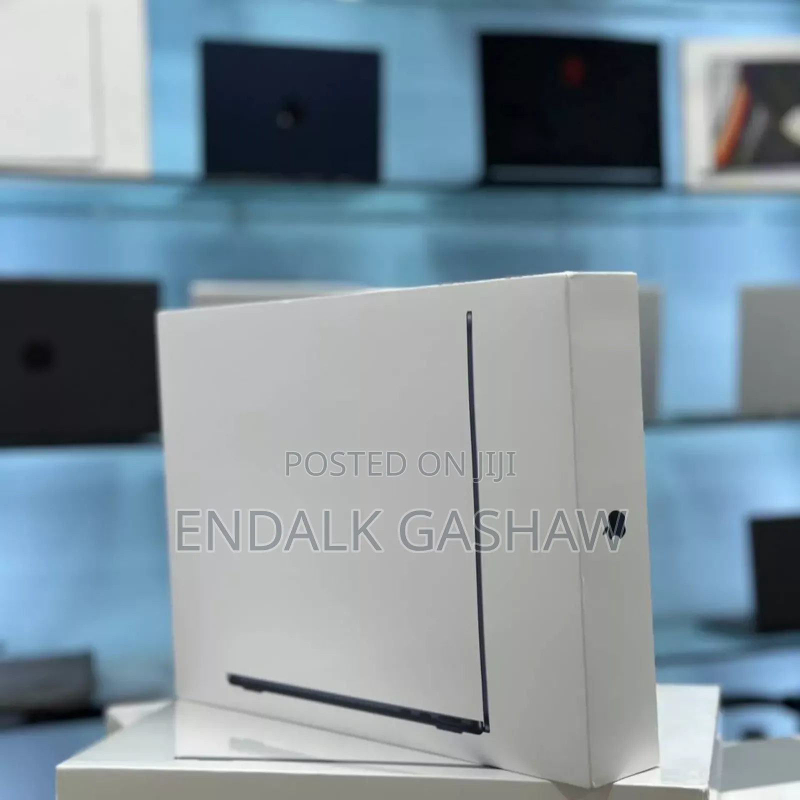 New Laptop Apple MacBook Air 2022 M2 16GB Apple M2 SSD 256GB