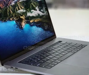 Photo - New Laptop Apple MacBook Pro 2017 16GB Intel Core I7 SSD 512GB