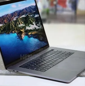 New Laptop Apple MacBook Pro 2017 16GB Intel Core I7 SSD 512GB