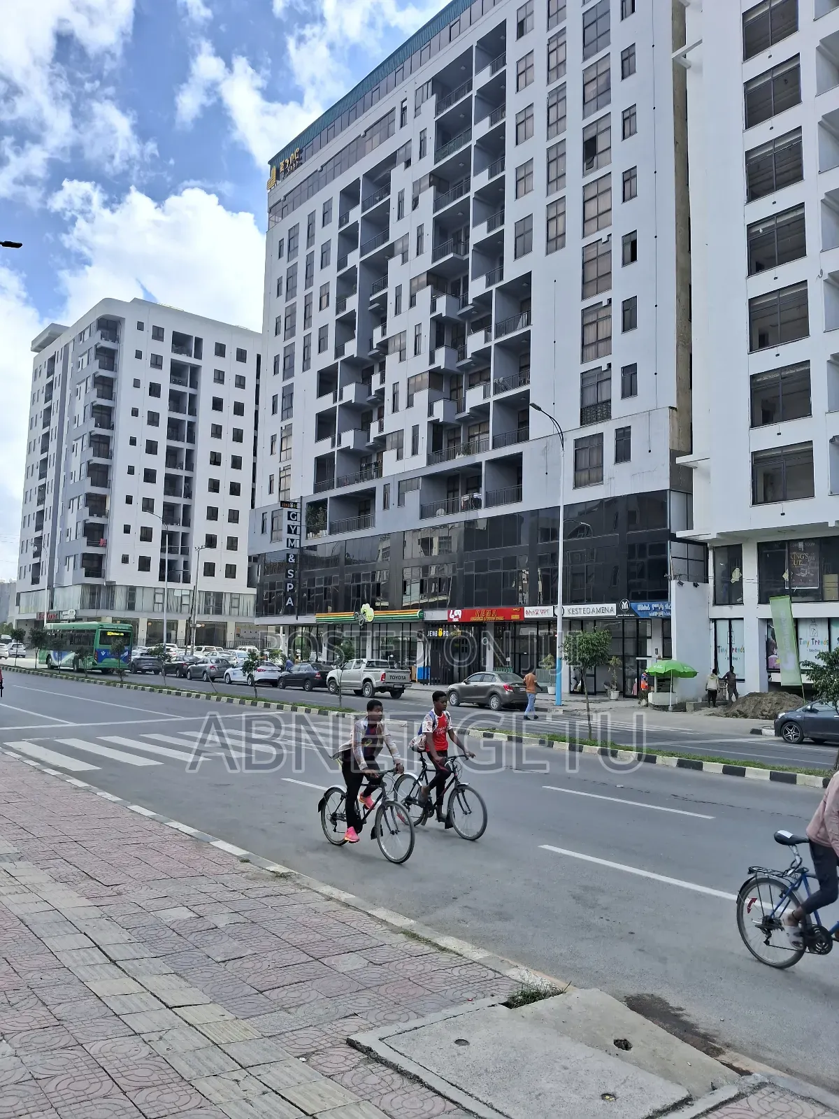 3bdrm Apartment in Jenboro Realestate, Bole for sale