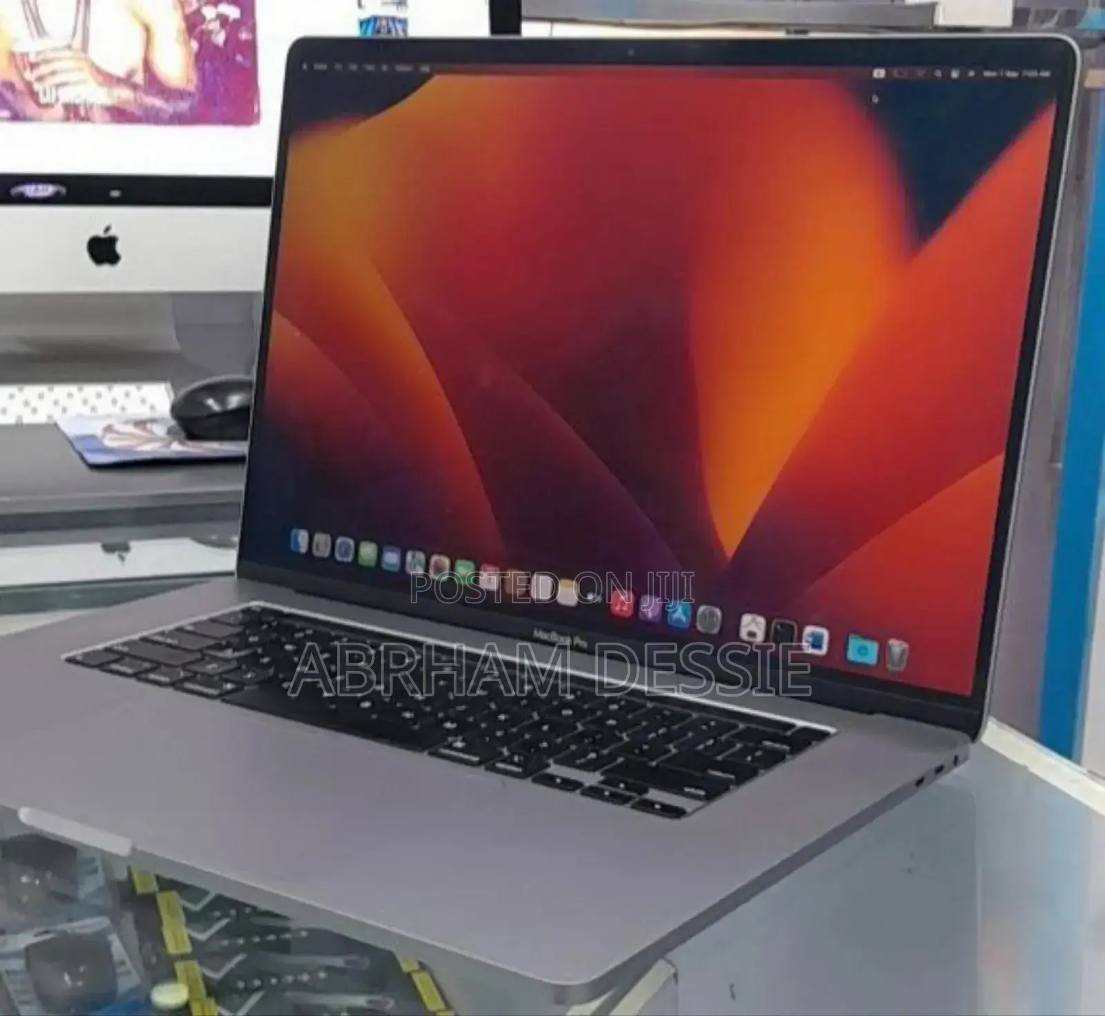 New Laptop Apple MacBook Pro 2019 16GB Intel Core I7 SSD 512GB