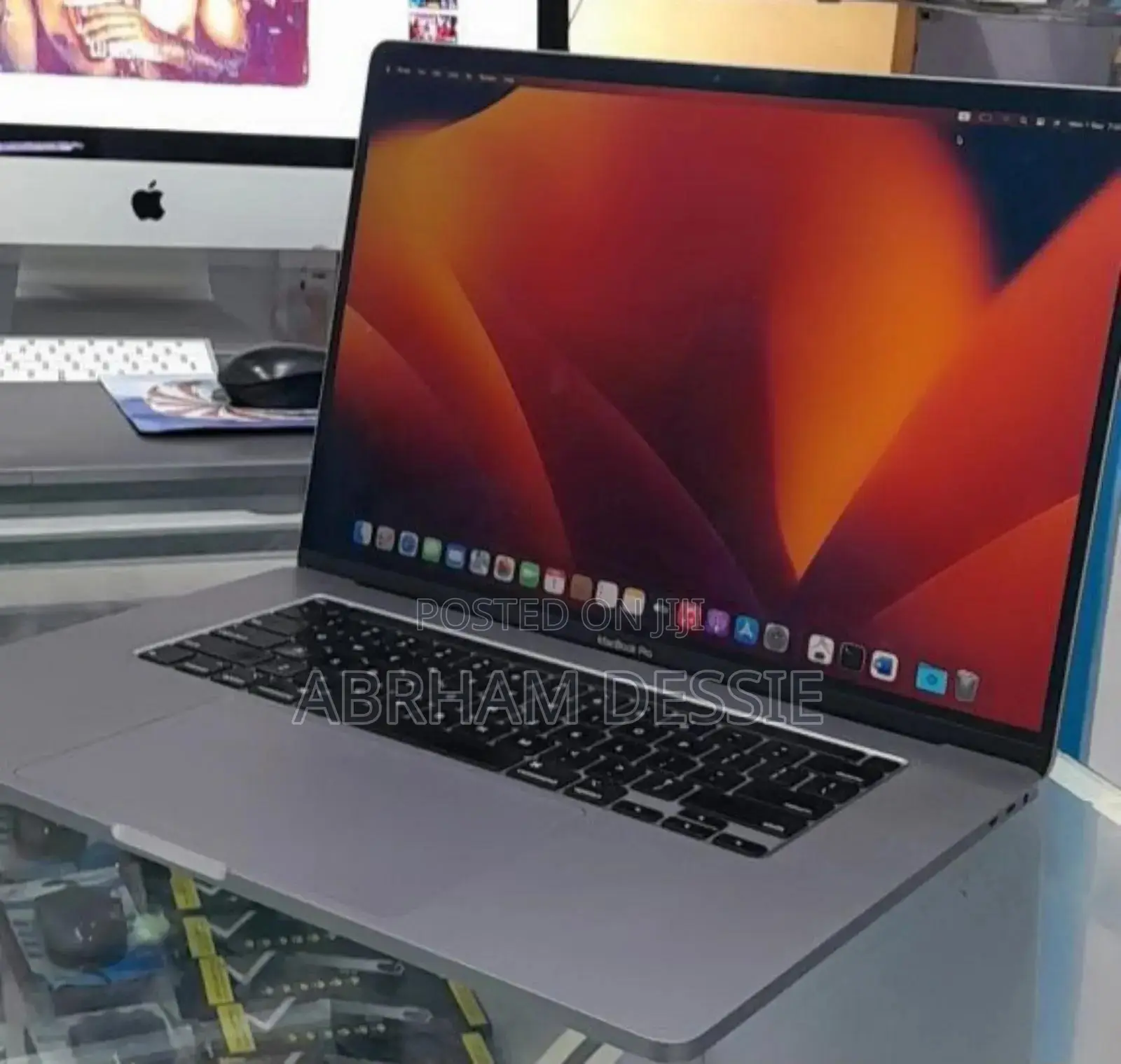New Laptop Apple MacBook Pro 2019 16GB Intel Core I7 SSD 512GB