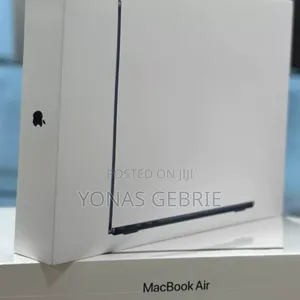 Photo - New Laptop Apple MacBook Air 2022 M2 16GB Apple M2 SSD 256GB