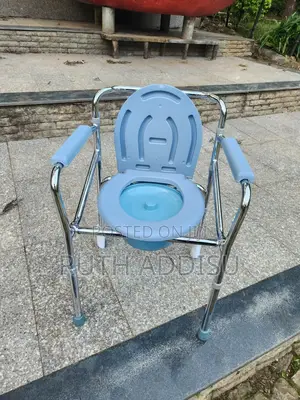 Photo - Commode Chair痛苦brand New Nirmal Toilet Chair朱明chair朱紅commode Chair