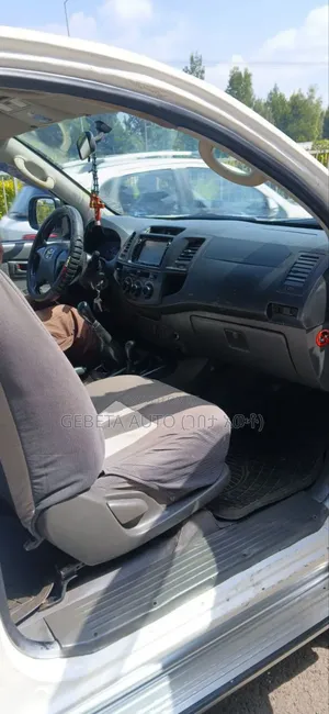 Toyota Hilux 2012 White