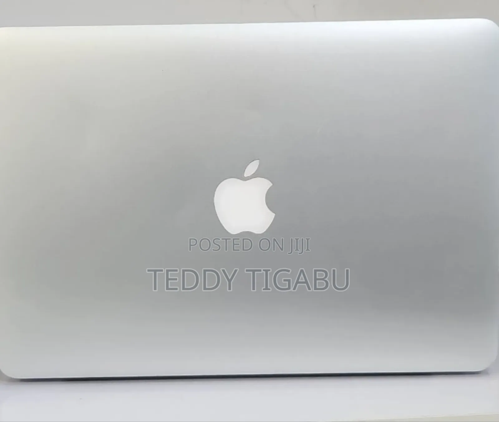 New Laptop Apple MacBook Pro 2015 8GB Intel Core I5 SSD 256GB