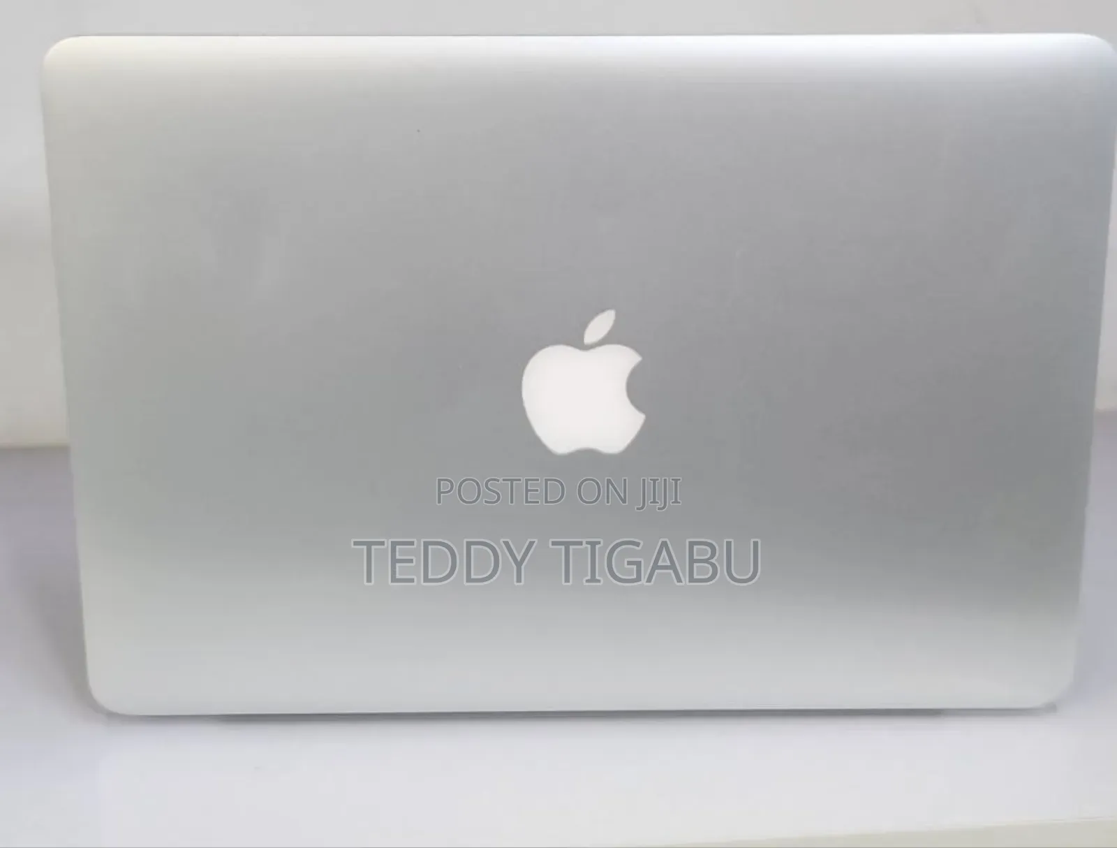 New Laptop Apple MacBook Pro 2015 8GB Intel Core I5 SSD 256GB