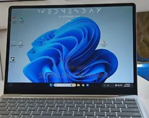 New Laptop Microsoft Surface 8GB Intel Core I5 SSD 128GB