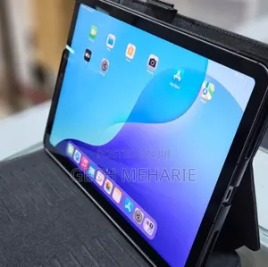 Photo - New Apple iPad Air (2022) 64 GB Black