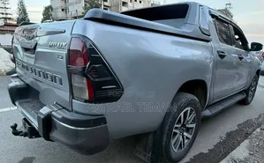 Toyota Hilux 2020 Silver