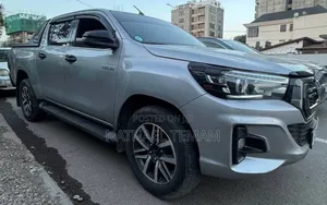 Toyota Hilux 2020 Silver