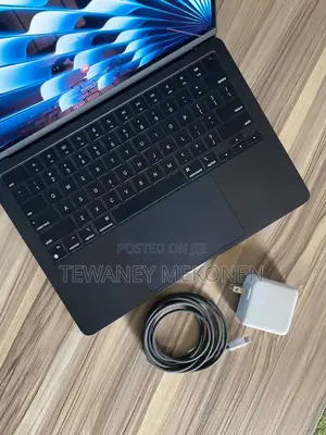 Laptop Apple MacBook Air 2022 M2 8GB Apple M2 SSD 256GB