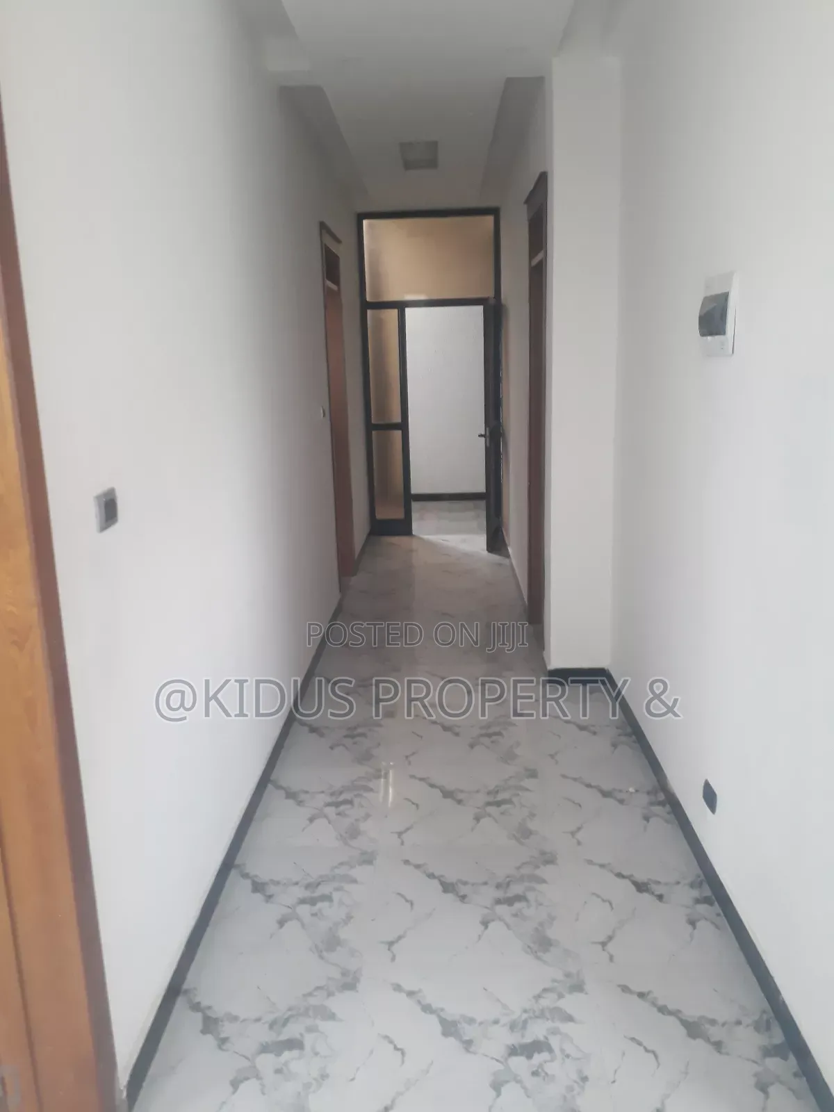 10bdrm Townhouse / Terrace in Nasswe Real State, Nifas Silk-Lafto