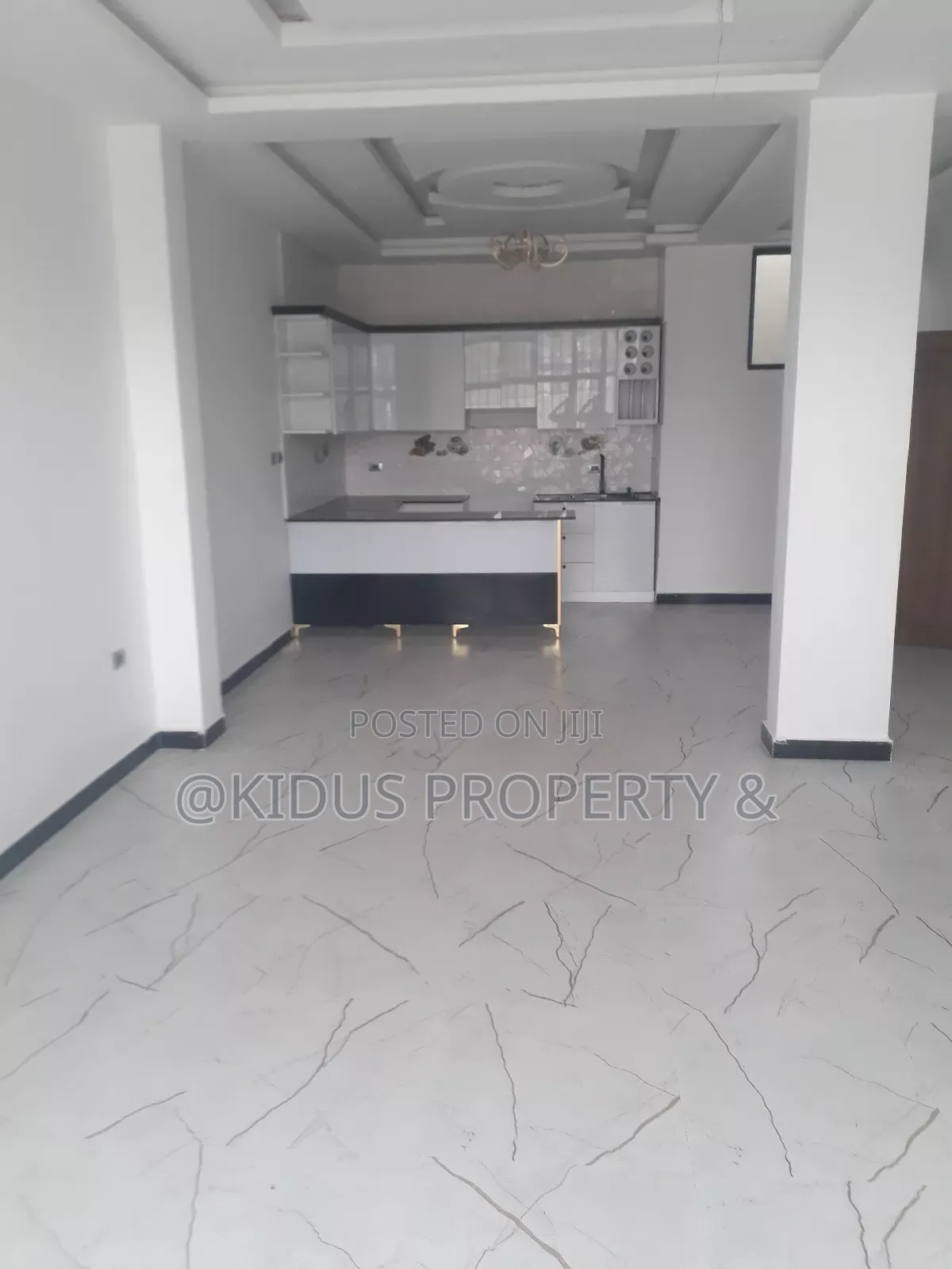 10bdrm Townhouse / Terrace in Nasswe Real State, Nifas Silk-Lafto