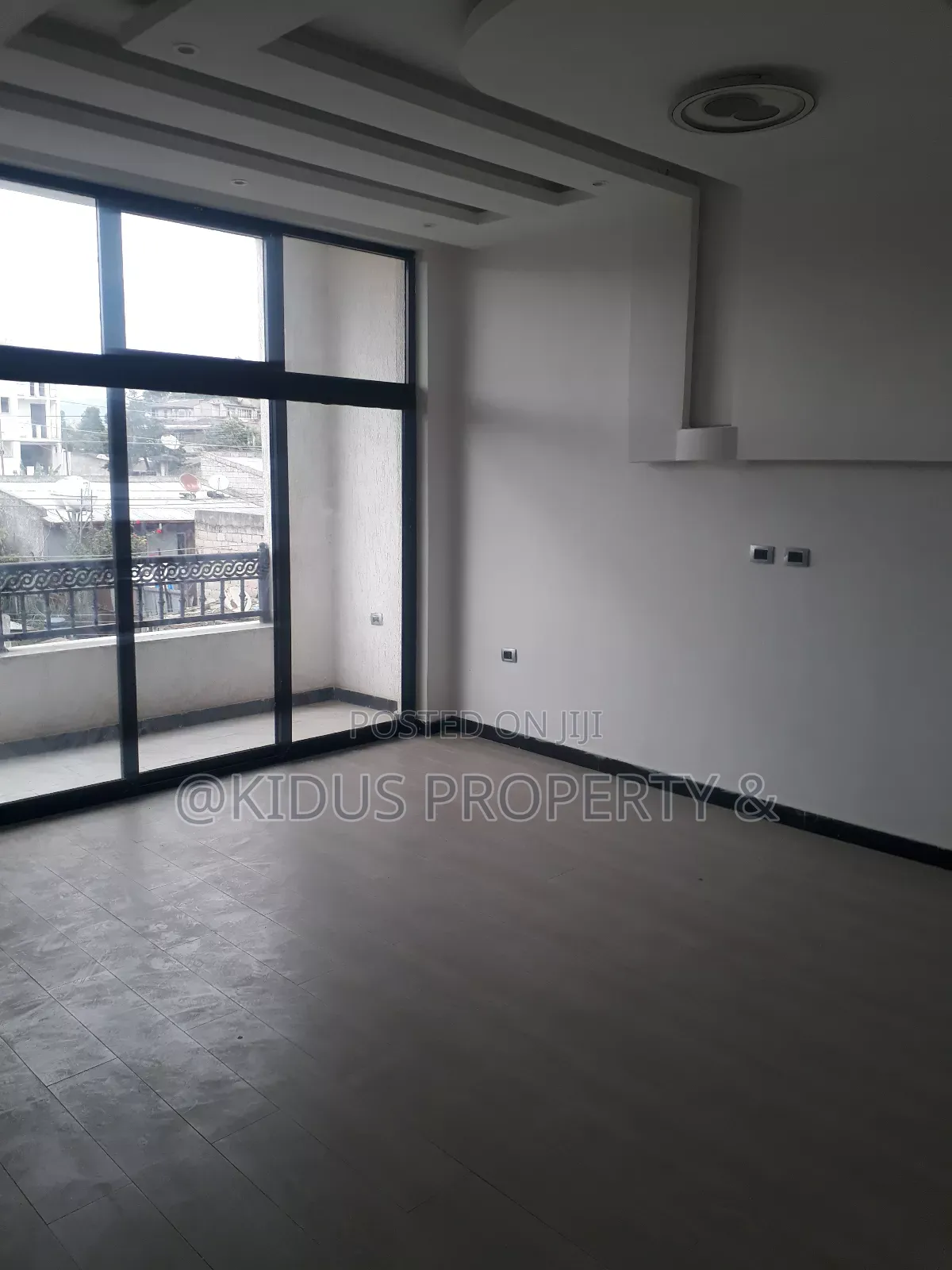 10bdrm Townhouse / Terrace in Nasswe Real State, Nifas Silk-Lafto