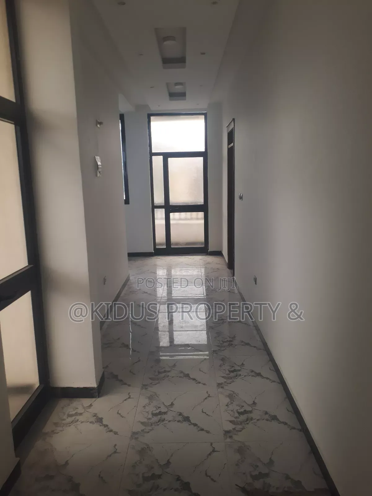 10bdrm Townhouse / Terrace in Nasswe Real State, Nifas Silk-Lafto