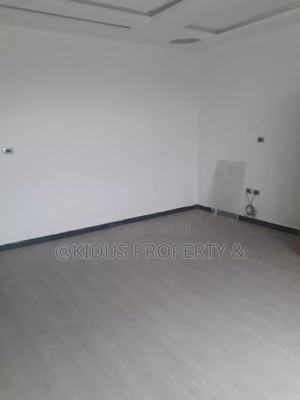 10bdrm Townhouse / Terrace in Nasswe Real State, Nifas Silk-Lafto