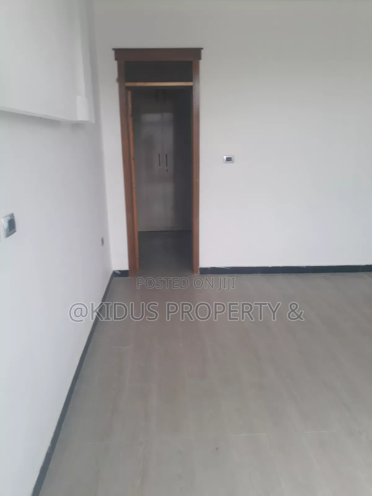 10bdrm Townhouse / Terrace in Nasswe Real State, Nifas Silk-Lafto